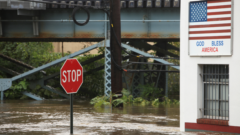 Why  Water Filters Are Essential During Hurricanes